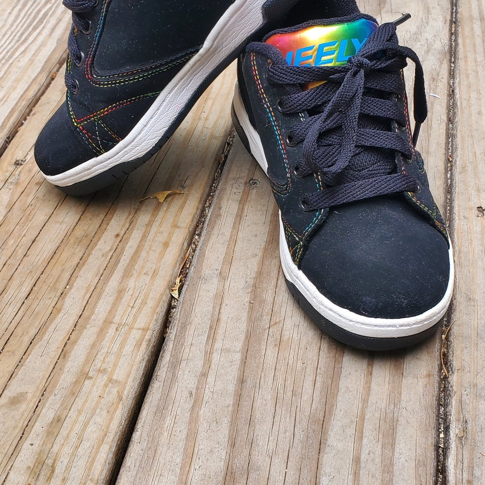 Heelys Black and Red Sneakers with Classic Design